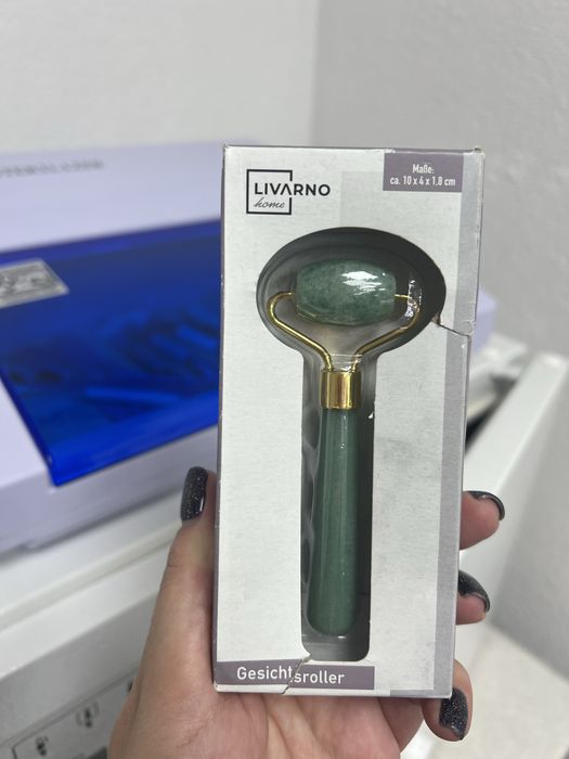 Массажер для лица нефритовый