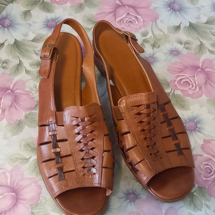 Продам кожаные женские босоножки 41 размера в отличном состоянии