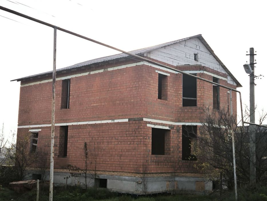 Будинок 10 хв. від Одеси, з красної цегли