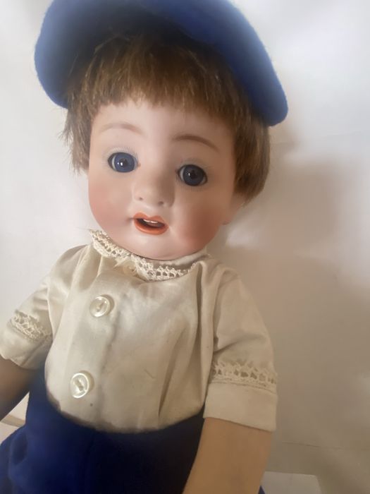 Boneca antiga Bebe em porcelana