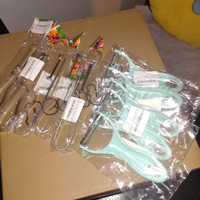 Obieraczki do warzyw dwa modele 10 szt