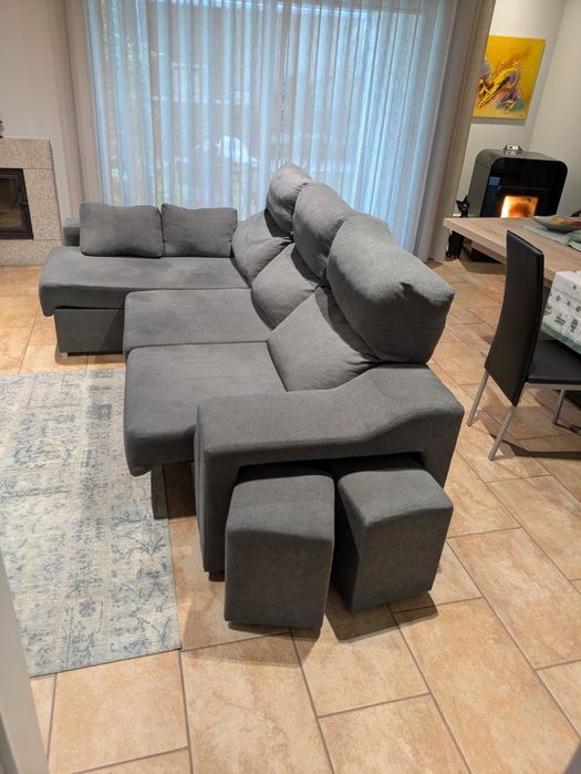 Sofá chaise long mais puffs