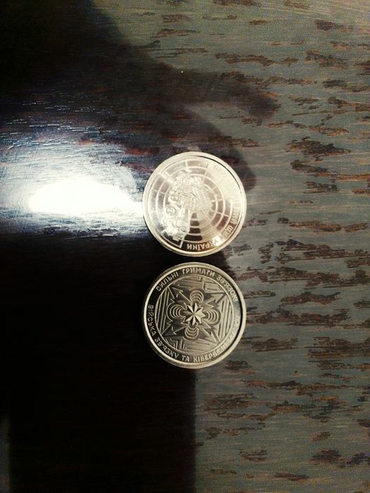 Продам 2 монети.