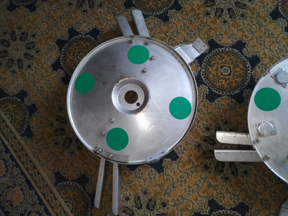 Sprzedam talerze do rozsiewacza Kuhn rauch beta axera  nie mds axis D2