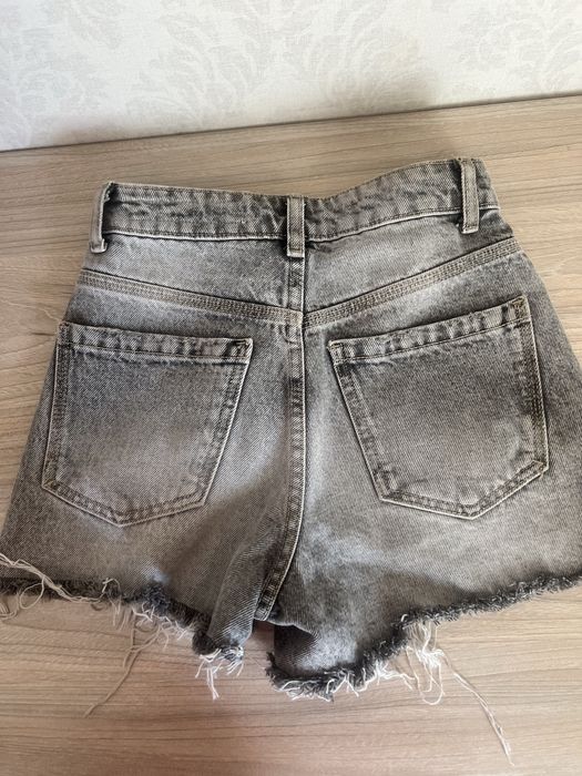 Сірі шорти рвані Bershka XS