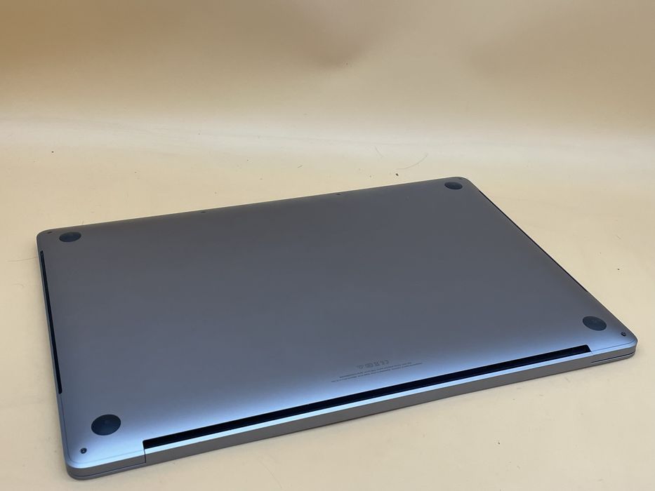 Macbook pro 2019 16 дюймів i7 512gb ssd a2141