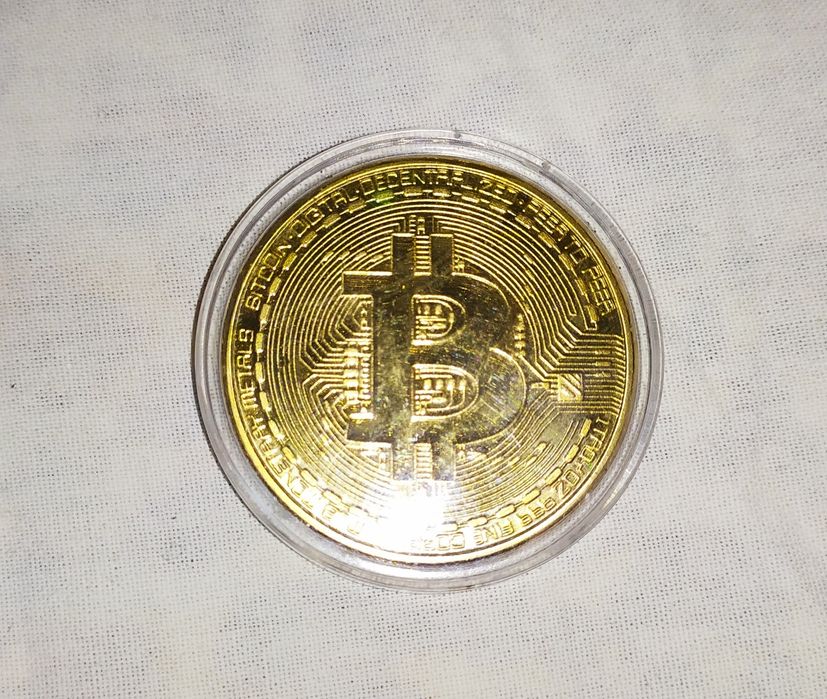 Сувенирная монета Биткоин коллекционный золотого цвета подарок Bitcoin