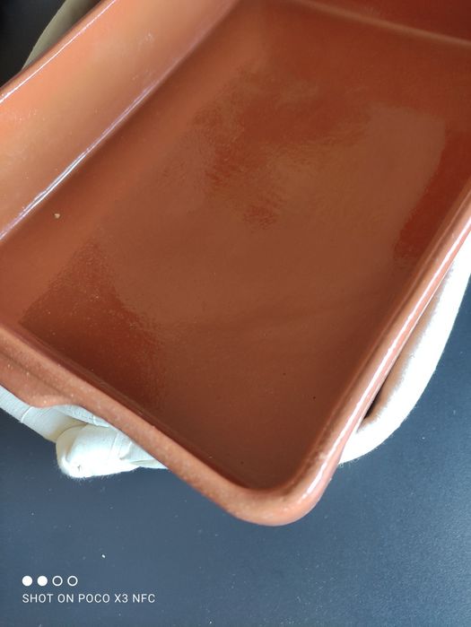 Clay serving tray with decorative elements for table use435906697495859202
