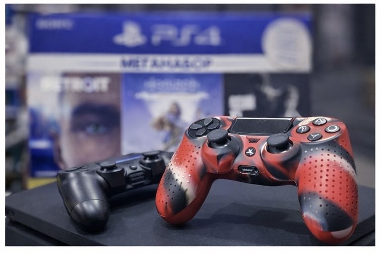 Playstation 4 Slim 1 ТБ +3 гри, Меганабір