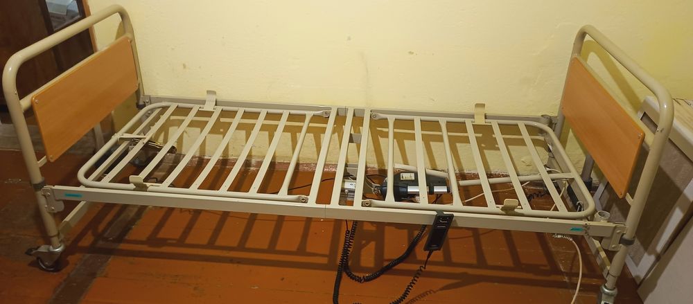 Ортопедичне багатофункціональне ліжко INVACARE EC HONG a/s