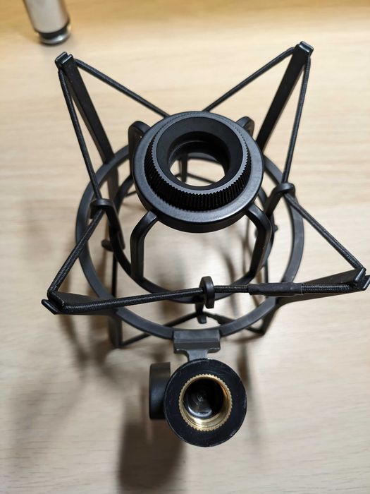 Микрофон AKG P220