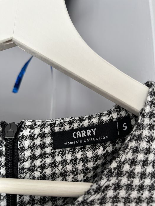 Elegancka sukienka Carry