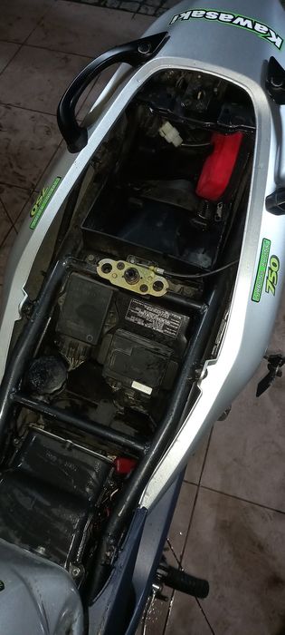 Продається Kawasaki ZR7S