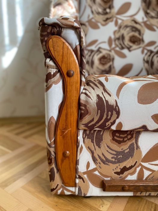 Мʼякі крісла і стільчики