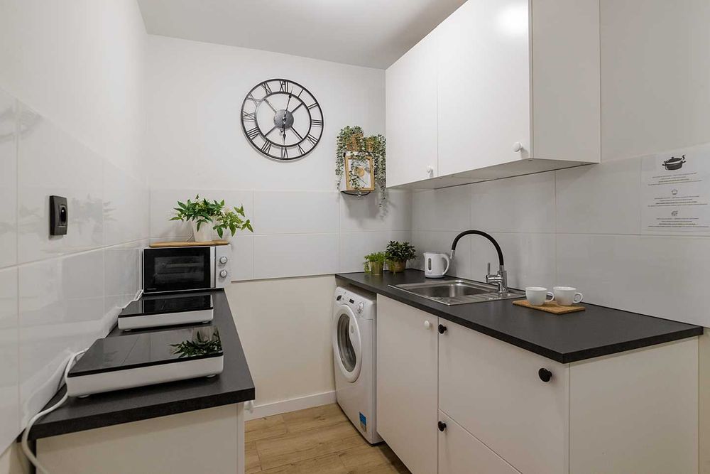 Pokój przy metrze –/Отличное место! Комната у метро!