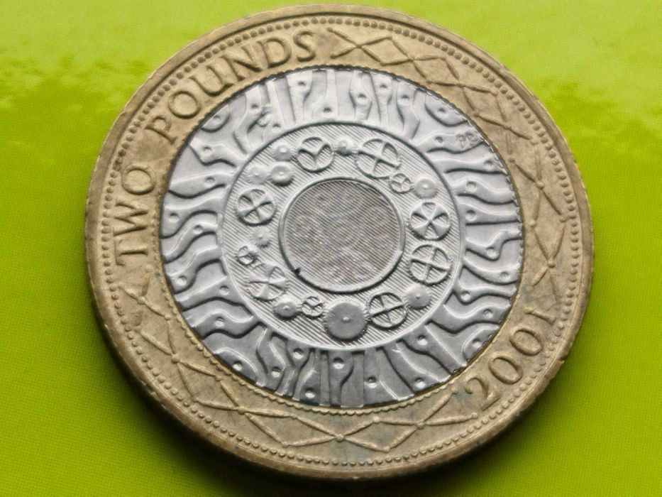 Moeda two pounds, 2001