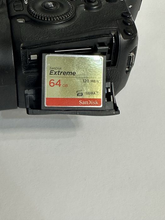 Canon 5D Mark III + Battery Grip