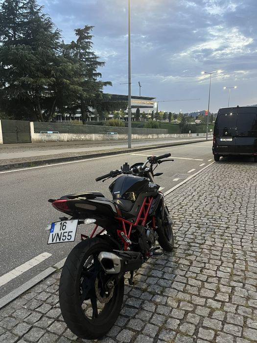 Benelli bh 125 .