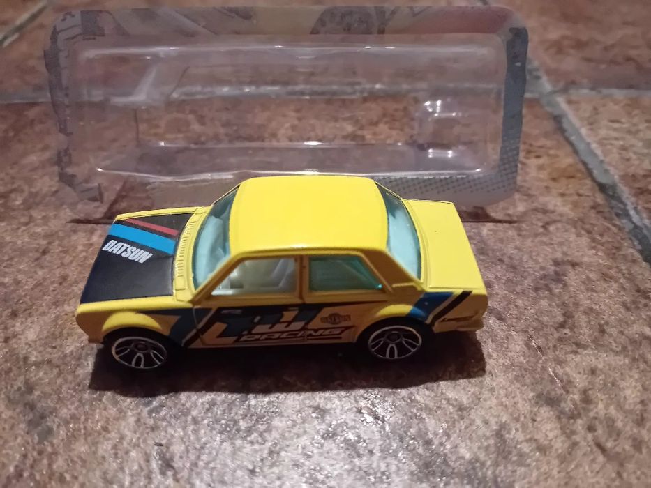 Miniaturas Datsun Bluebird, Hot Wheels + Vw Pão forma,  Schuco