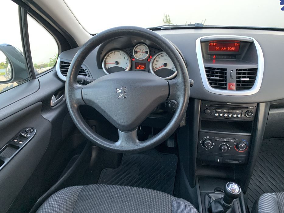 Peugeot 207 95 cv/ 61 mil kms/ 1dono/ motor corrente-IRREPREENSIVEL