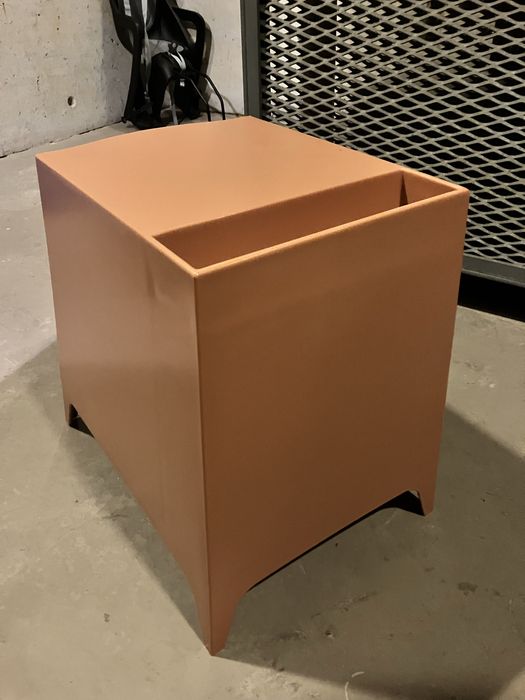 Mesa de cabeceira em PVC da Kinda