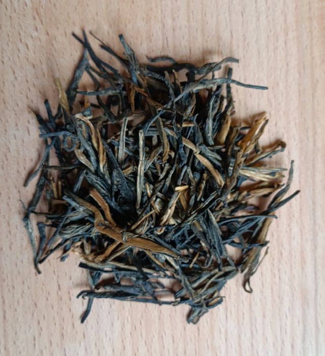 Китайський червоний чай “Золоті Голки” (Дянь Хун)