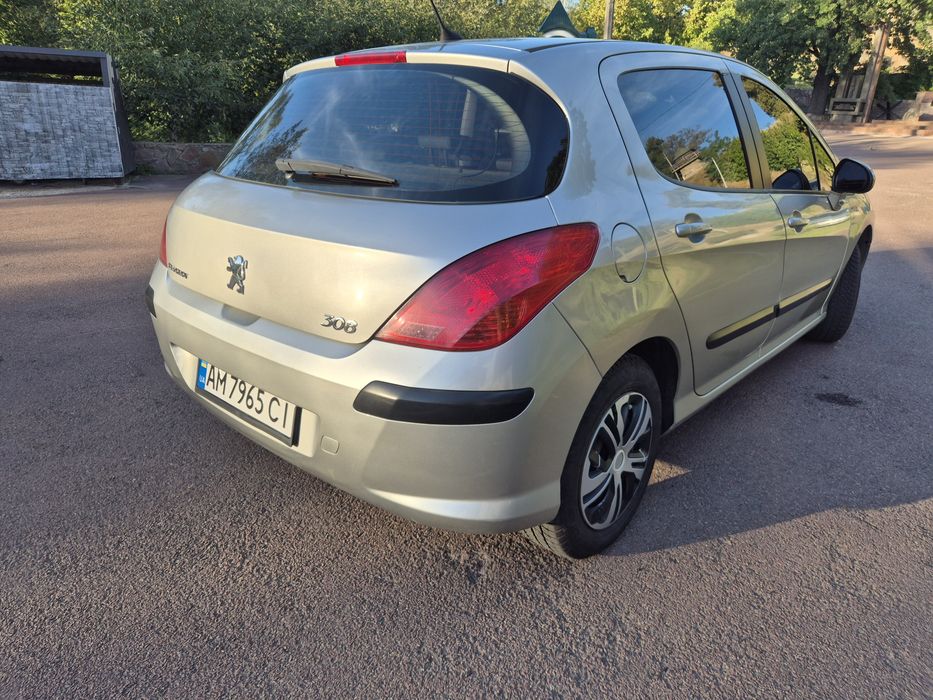 Автомобіль Peugeot 308 / 2010 року / дизель 1.6