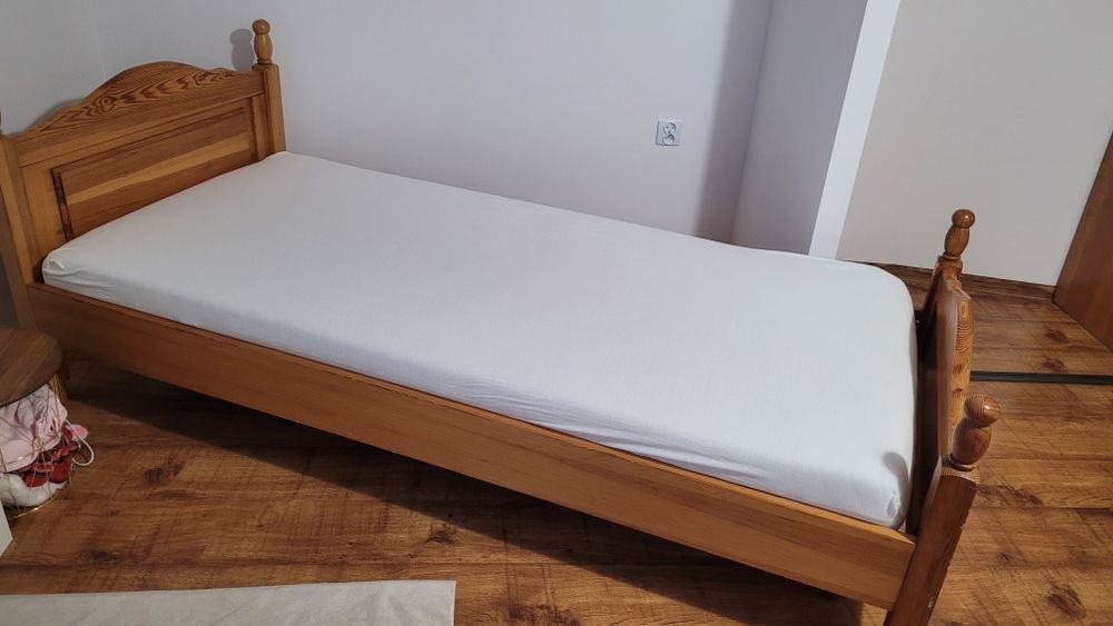 Łóżko sosnowe 90 x 200 plus materac