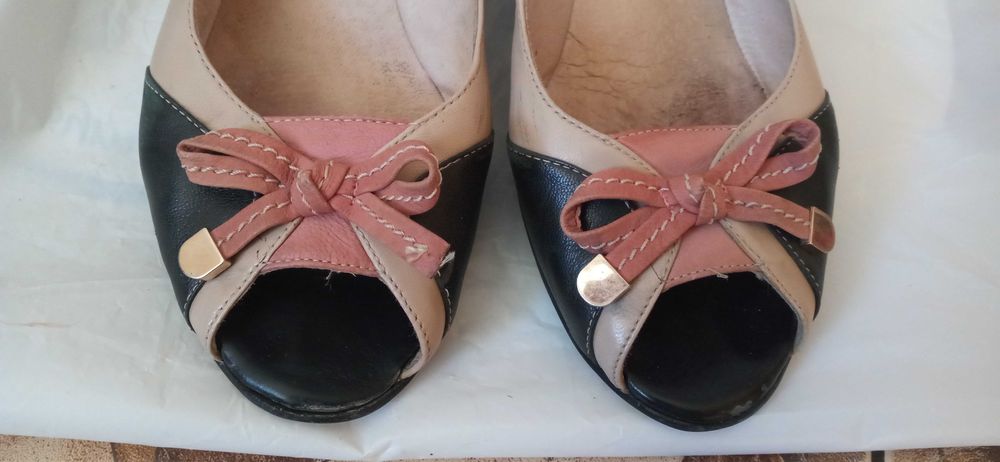 Шкіряні туфлі та босоніжки 39 БЕЗКОШТОВНО