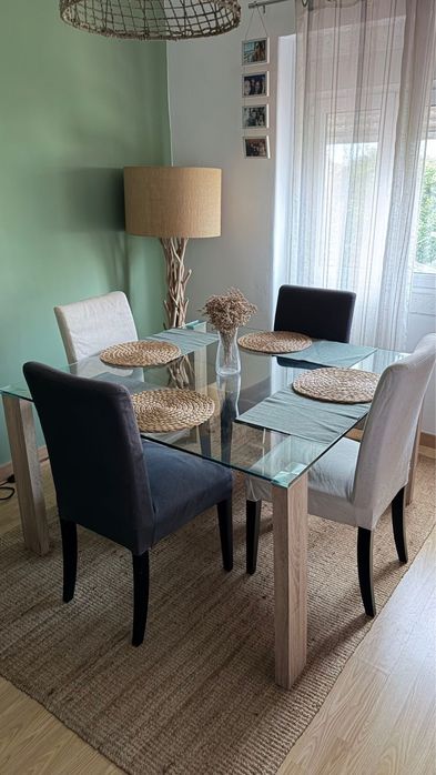 Mesa de Vidro e cadeiras