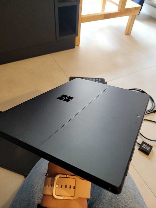 Microsoft Surface Pro 6 8 GB / 256 GB Czarny 1,70 GHZ etui klawiatura