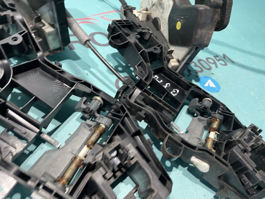 Замок дверей vw passat b8 variant кронштейн ручки Пассат Б8