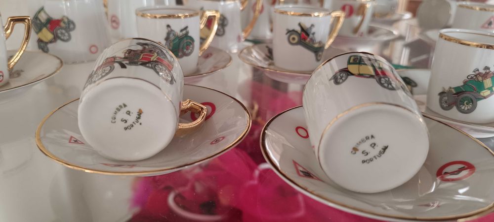 Serviço café ArteDeco motivo automobile