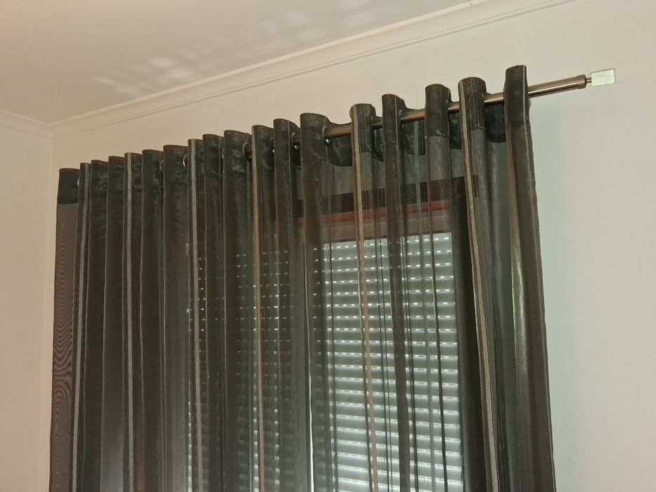 Cortina de organza mais varão