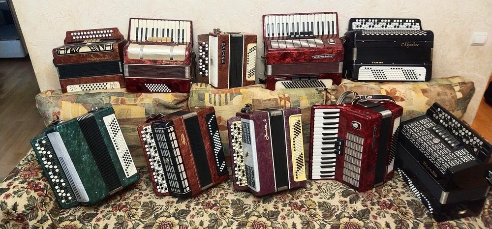 Зменшений баян на 80 басів Восток.