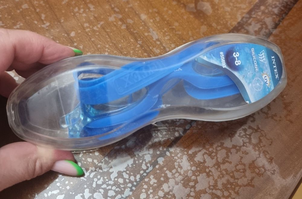 Очки для плавания Intex.