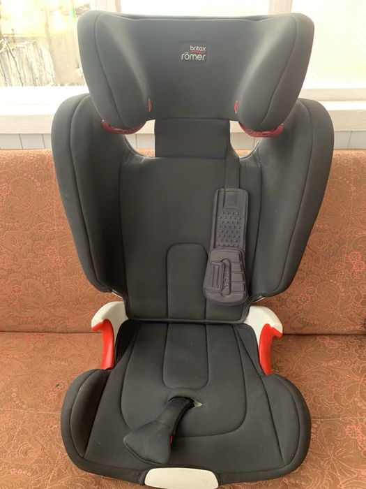 Автокрісло Britax Romer Kidfix II XP 15-36 кг (3,5-12 років)