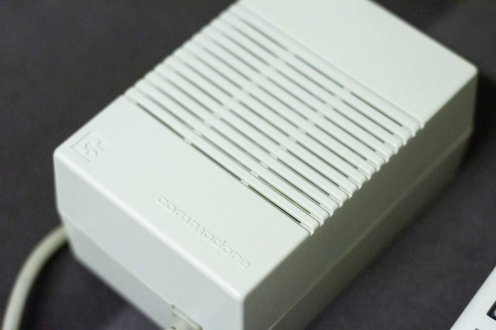 Amiga 500 + zasilacz + mysz + 2 x joystick + dyskietki
