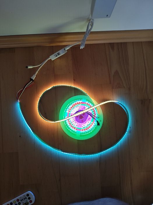 Taśma LED COB RGBIC 5 m – NEON 576 LED/m WS2811 12 V Smart WiFi Nowa