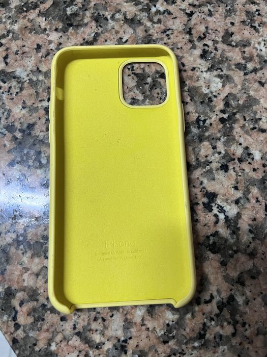 Capa iPhone amarela 11