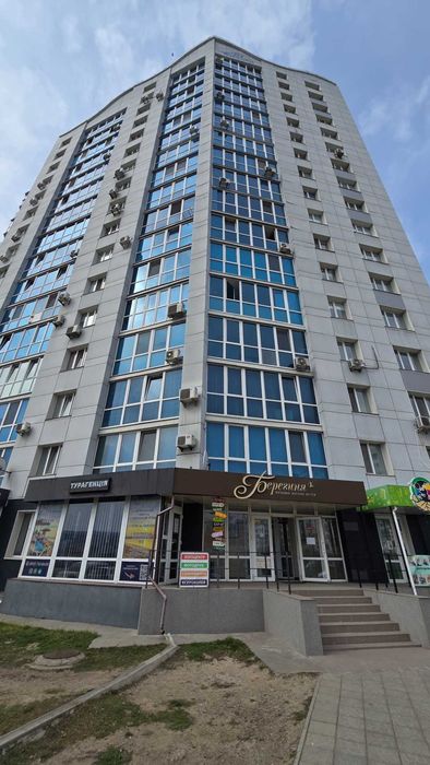 Продаж фасадного приміщення вул. Незалежності, р-н Масани
