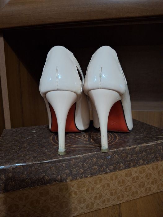 Туфлі,38 розмір,бежеві