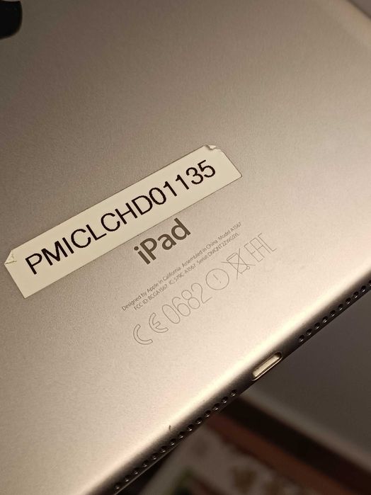 iPad Air usado sem marcas de uso, bloqueado