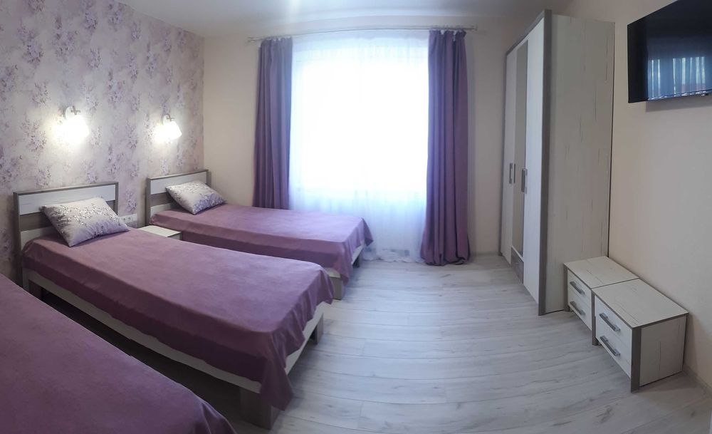 Біля басейну на 2 поверсі комфортна 2кім. квартира з затишною лоджією