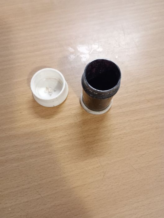 Kolekcjonerski pojemnik po wodzie kolońskiej