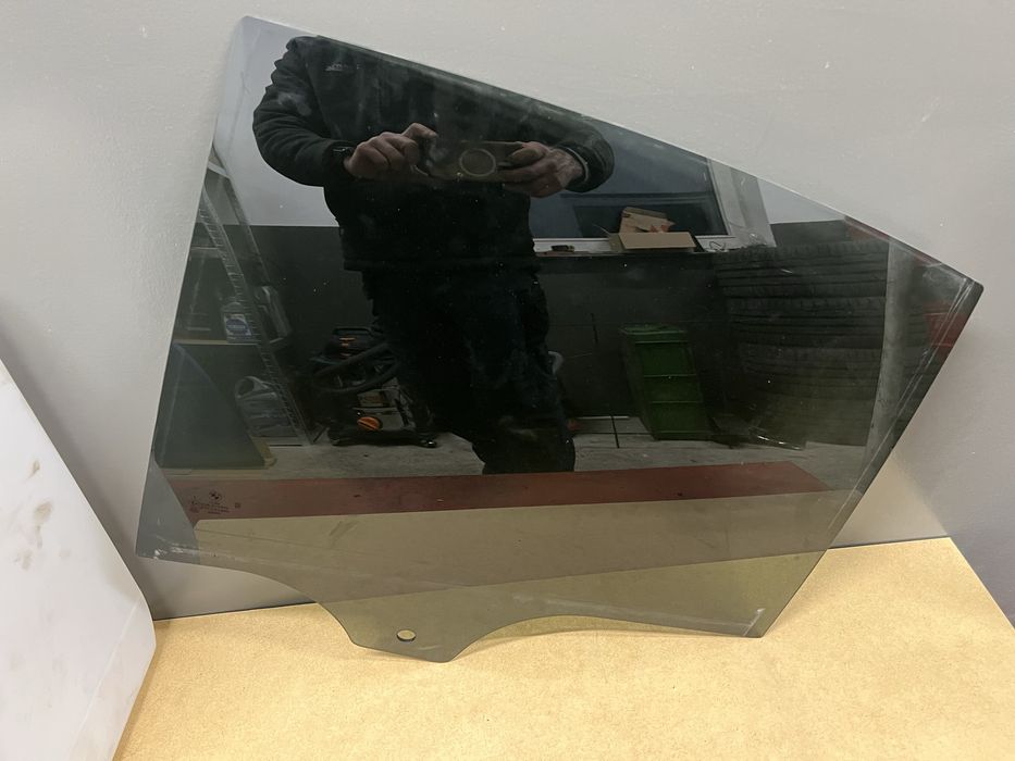 Szyba drzwi tylnych lewych bmw g20