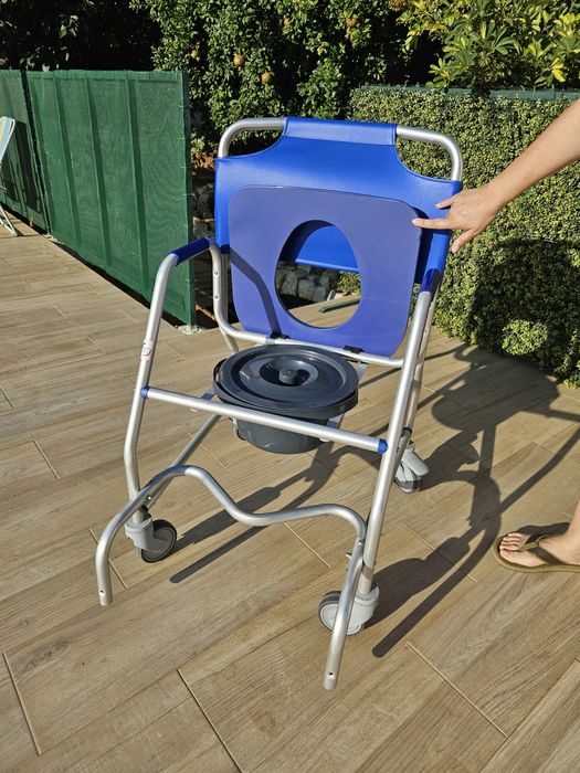 Cadeira de banho hospitalar