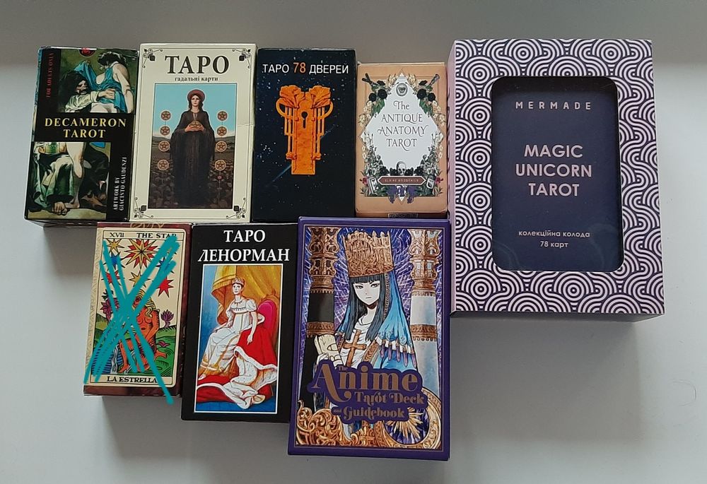 Карти Таро різні колоди