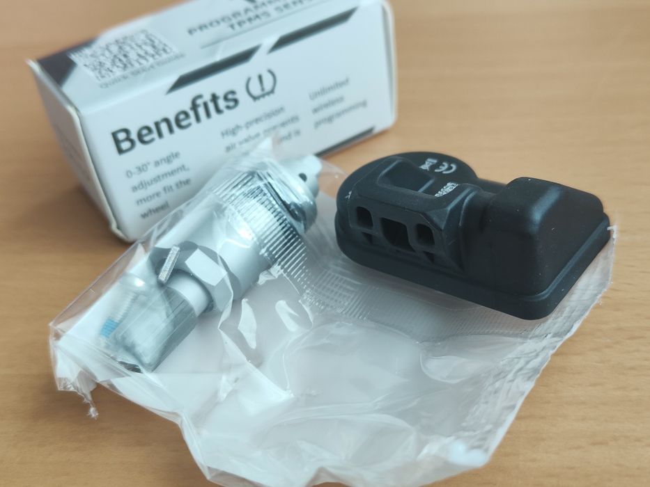 Uniwersalne czujniki ciśnienia koła TPMS, komplet 4szt. Nowe.