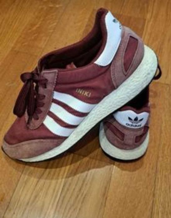 Ténis Adidas iniki